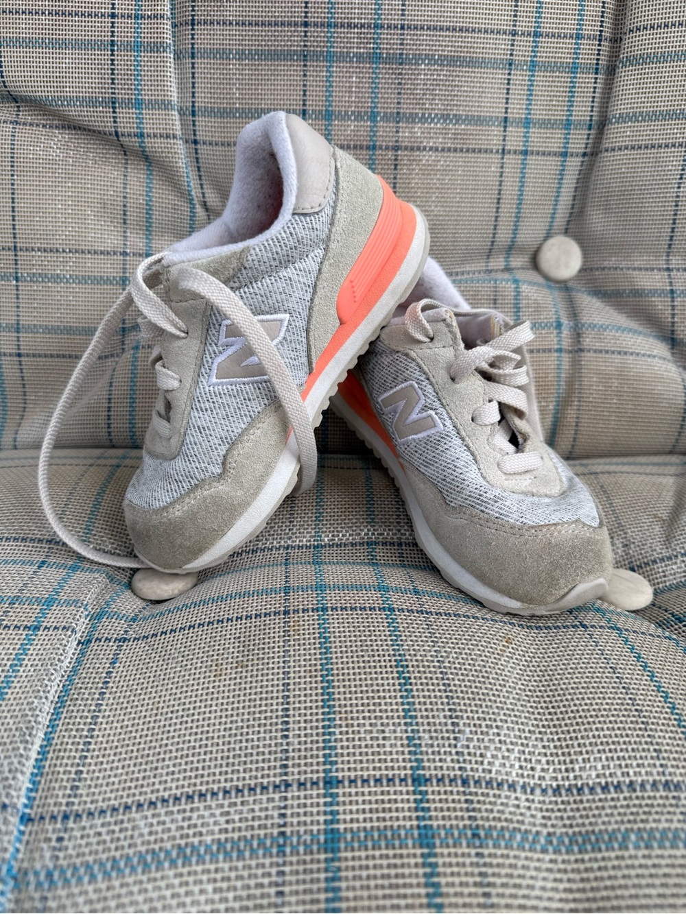 New Balance Kids Light Gray Sneakers with Coral Heel